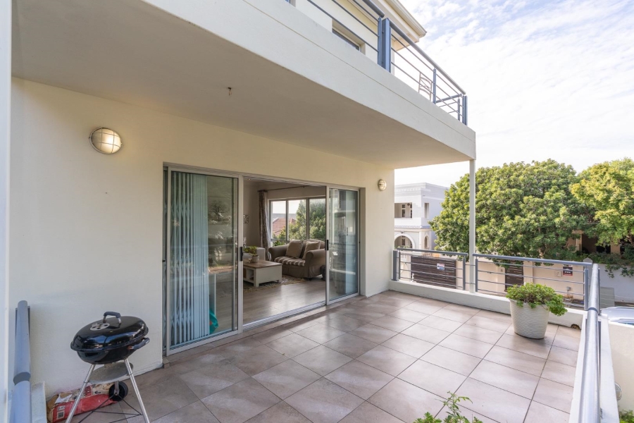 6 Bedroom Property for Sale in Vredehoek Western Cape
